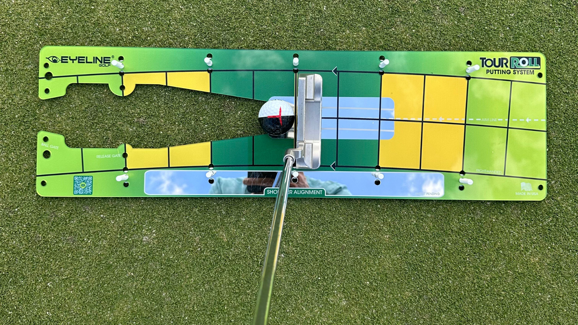 Eyeline putting mirror designed to help position your eyes over the ball for a consistent setup every time.